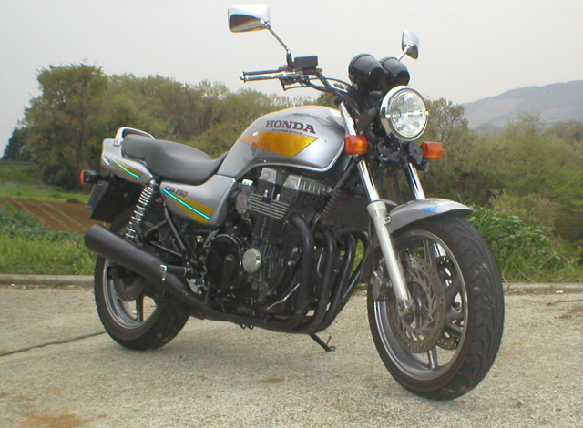 ���X�Ƃ����A�J�u�̎p�A�����I�E�E�E���H